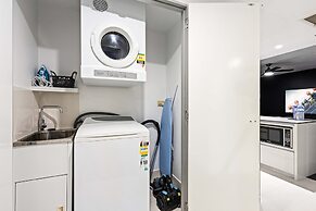 Circle on Cavill - Wow Stay