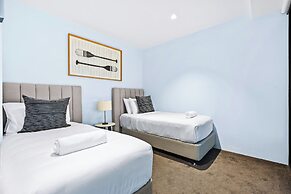 Circle on Cavill - Wow Stay