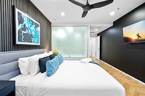 Circle on Cavill - Wow Stay