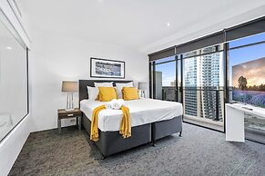 Circle on Cavill - Wow Stay