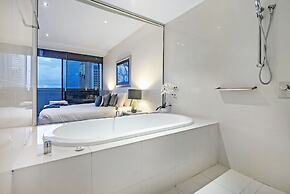 Circle on Cavill - Wow Stay