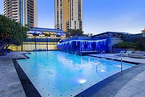 Circle on Cavill - Wow Stay