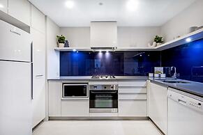 Circle on Cavill - Wow Stay