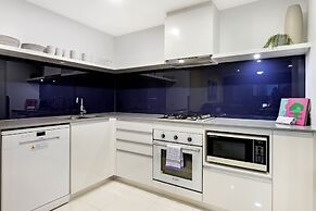 Circle on Cavill - Wow Stay