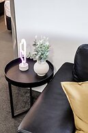 Circle on Cavill - Wow Stay