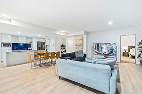 Circle on Cavill - Wow Stay