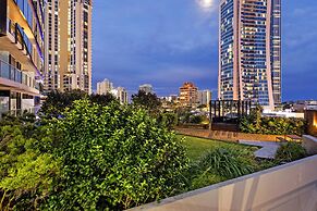 Circle on Cavill - Wow Stay