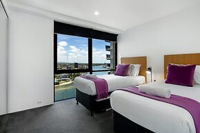 Circle on Cavill - Wow Stay