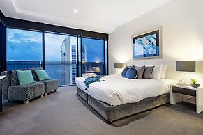 Circle on Cavill - Wow Stay