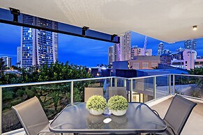 Circle on Cavill - Wow Stay