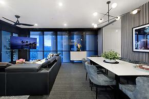 Circle on Cavill - Wow Stay