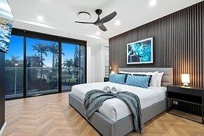 Circle on Cavill - Wow Stay