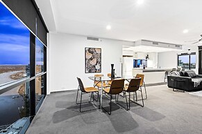 Circle on Cavill - Wow Stay