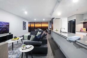 Circle on Cavill - Wow Stay