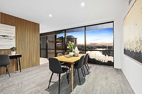 Circle on Cavill - Wow Stay