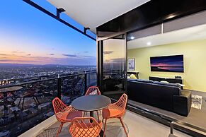 Circle on Cavill - Wow Stay