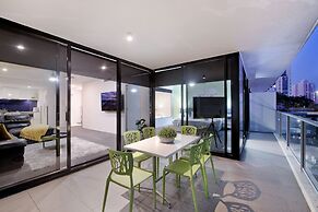 Circle on Cavill - Wow Stay