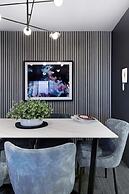 Circle on Cavill - Wow Stay