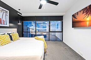 Circle on Cavill - Wow Stay