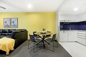 Circle on Cavill - Wow Stay