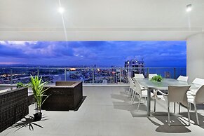 Circle on Cavill - Wow Stay