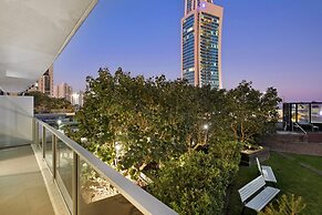 Circle on Cavill - Wow Stay