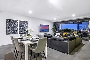 Circle on Cavill - Wow Stay