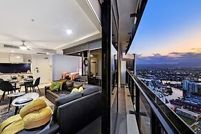 Circle on Cavill - Wow Stay