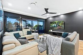 Circle on Cavill - Wow Stay