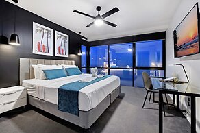 Circle on Cavill - Wow Stay