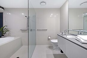 Circle on Cavill - Wow Stay