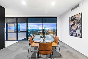 Circle on Cavill - Wow Stay