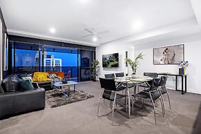 Circle on Cavill - Wow Stay