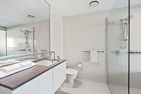 Circle on Cavill - Wow Stay