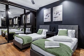 Circle on Cavill - Wow Stay