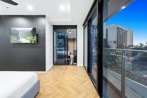 Circle on Cavill - Wow Stay