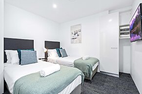 Circle on Cavill - Wow Stay