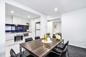 Circle on Cavill - Wow Stay