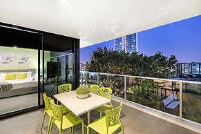 Circle on Cavill - Wow Stay