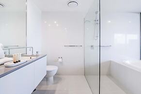 Circle on Cavill - Wow Stay