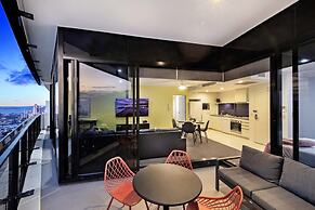 Circle on Cavill - Wow Stay