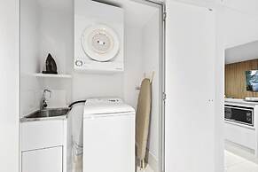 Circle on Cavill - Wow Stay