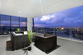 Circle on Cavill - Wow Stay