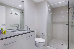 Circle on Cavill - Wow Stay