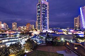 Circle on Cavill - Wow Stay