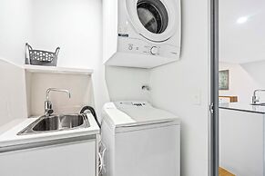 Circle on Cavill - Wow Stay