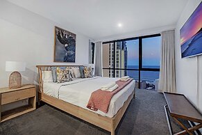 Circle on Cavill - Wow Stay