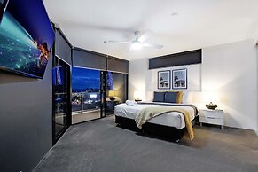 Circle on Cavill - Wow Stay