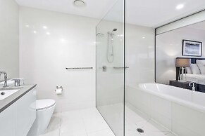 Circle on Cavill - Wow Stay