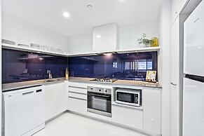 Circle on Cavill - Wow Stay